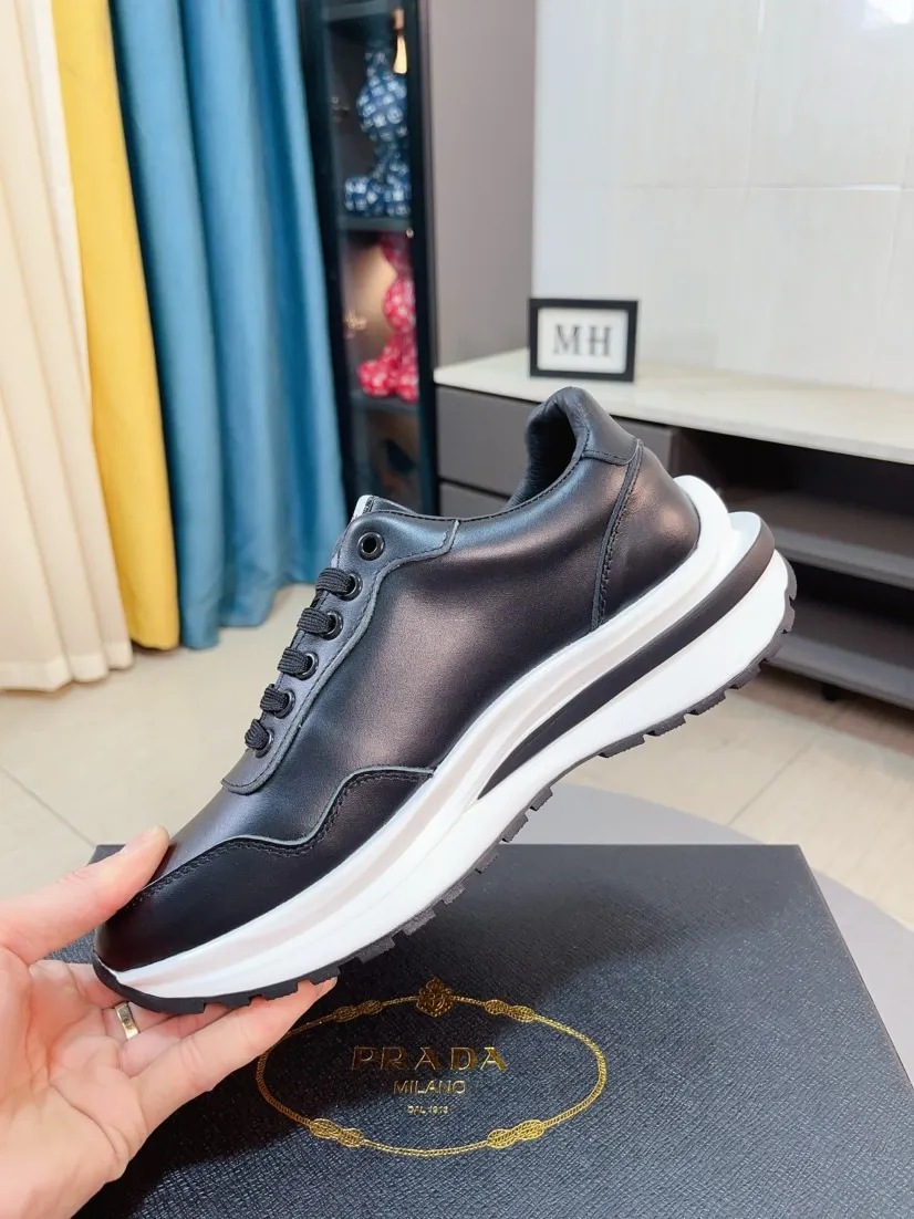 Men's shoes 💰420🌹🌹Prada is a luxurious and fashionable high-end product ✊🔥The perfect last shape and top-notch handcrafting make this shoe immediately create a strong aristocratic atmosphere. Imported first-layer cowhide with brogue carving crafts💋Cowhide lining🎶Rubber combination outsole specially imported from France for leather shoes😍Color: Mysterious Black☕️Number 38～44